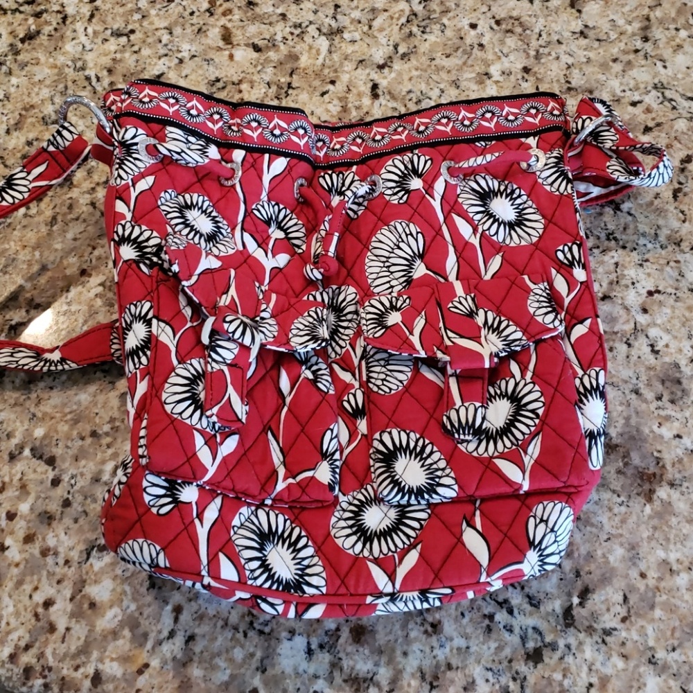 Like new Vera Bradley drawstring Deco Daisy